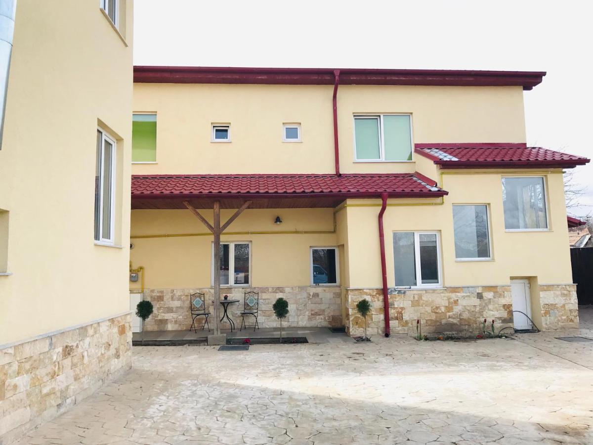Casa Ryana Self Check-In Motel Gilau Exterior photo