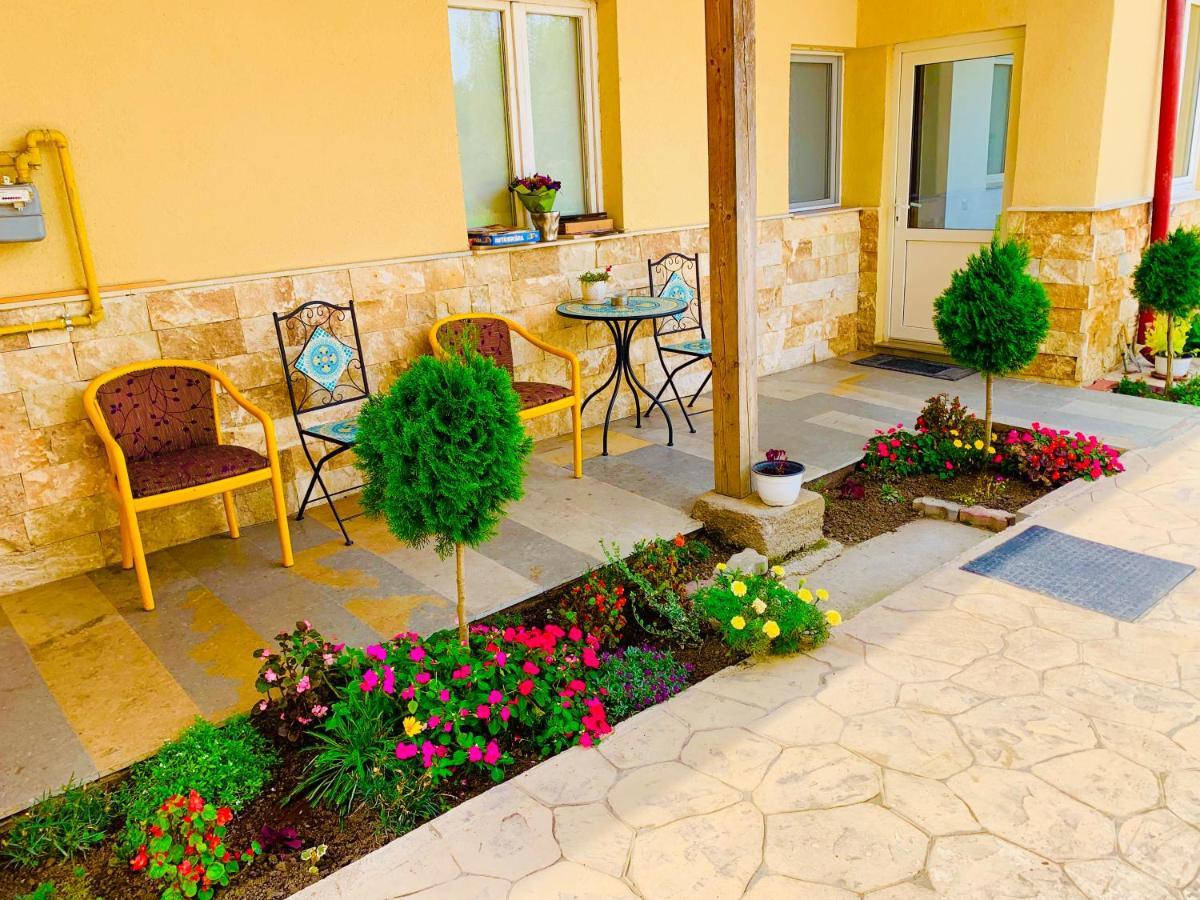 Casa Ryana Self Check-In Motel Gilau Exterior photo